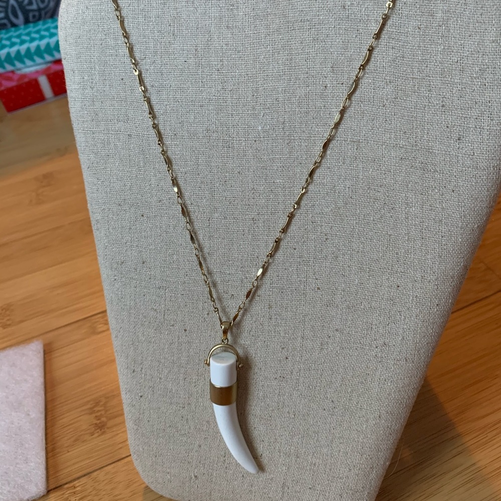 EUC Stella & Dot tusk necklace